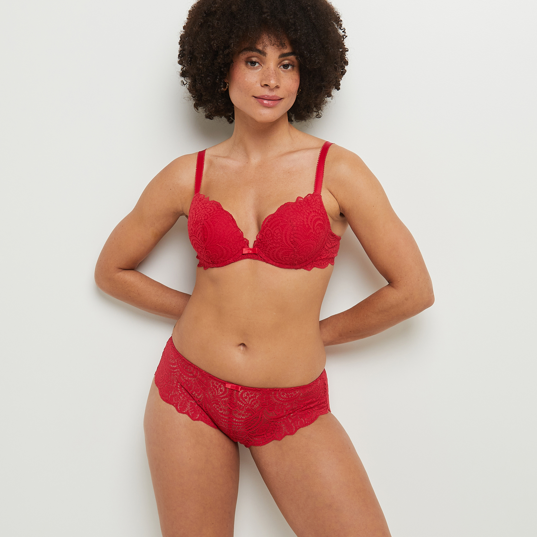 DENTELLE SHORTY DENTELLE ROUGE