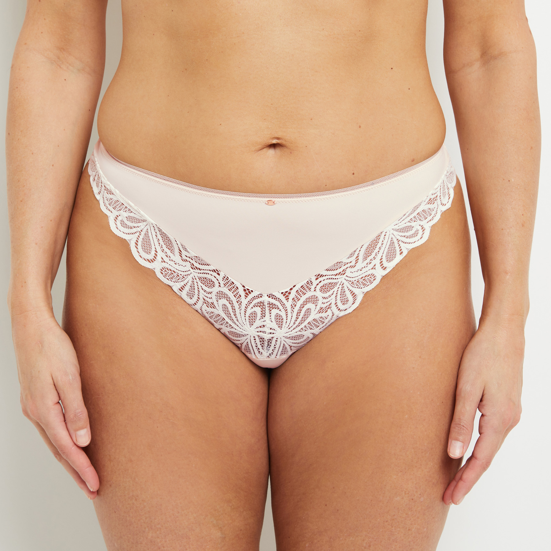 SYARA TANGA POUDRE