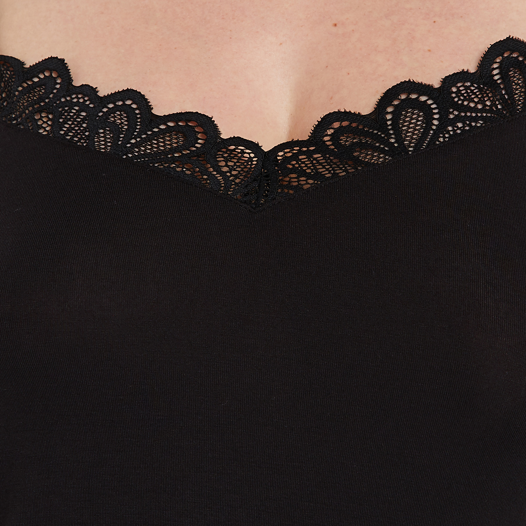 SYARA TOP NOIR