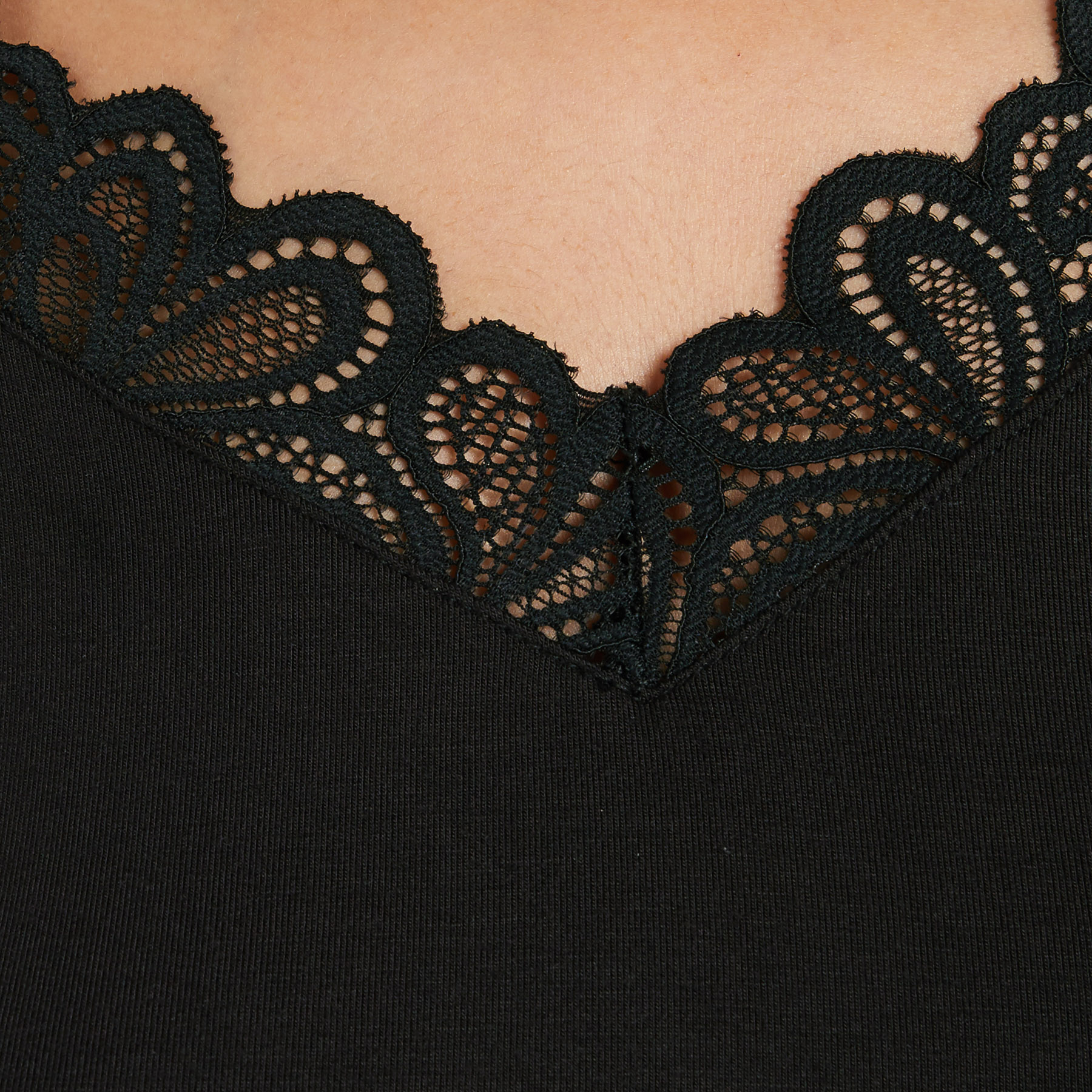 SYARA TEE SHIRT MANCHES COURTES NOIR