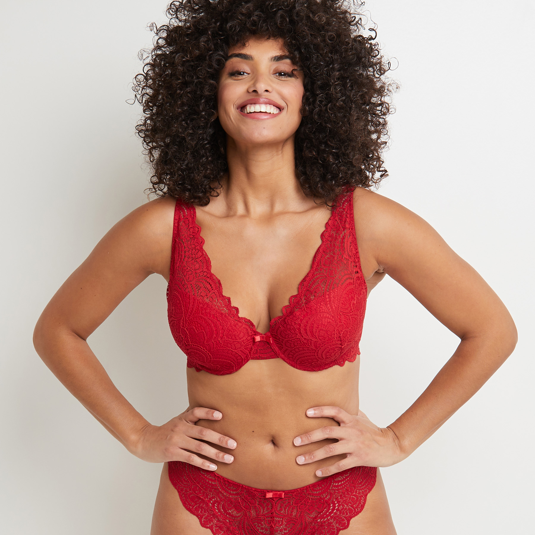 DENTELLE SOUTIEN-GORGE AMPLI FOULARD ROUGE
