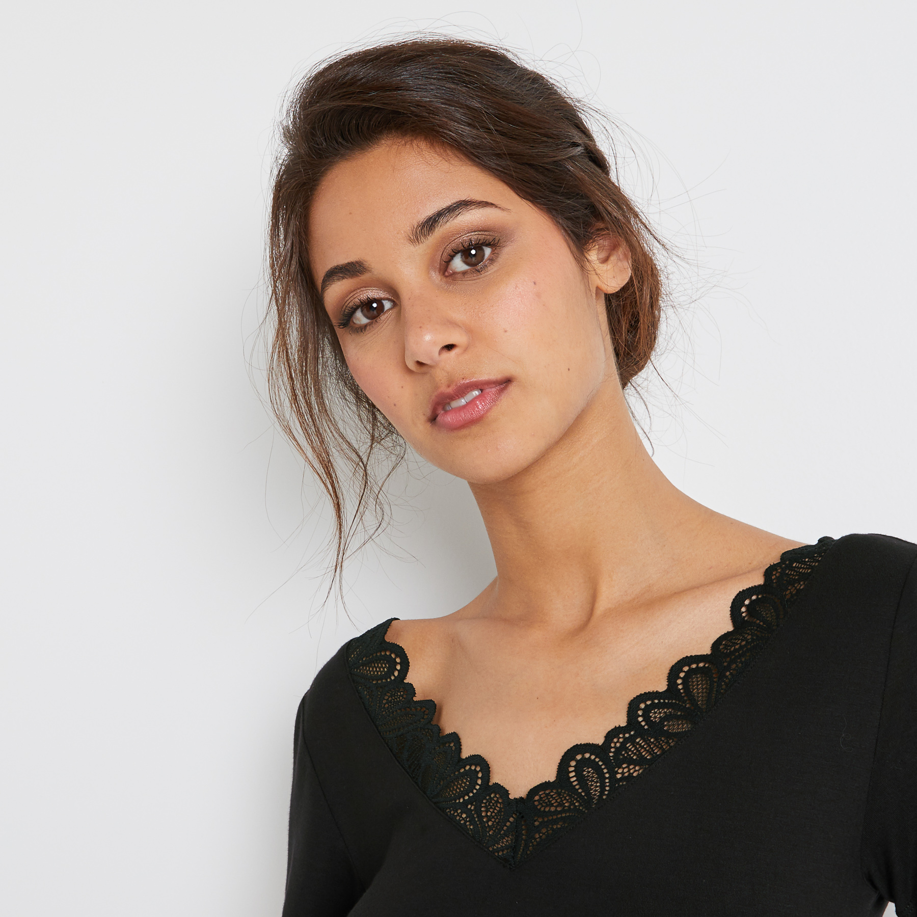 SYARA TEE SHIRT MANCHES COURTES NOIR