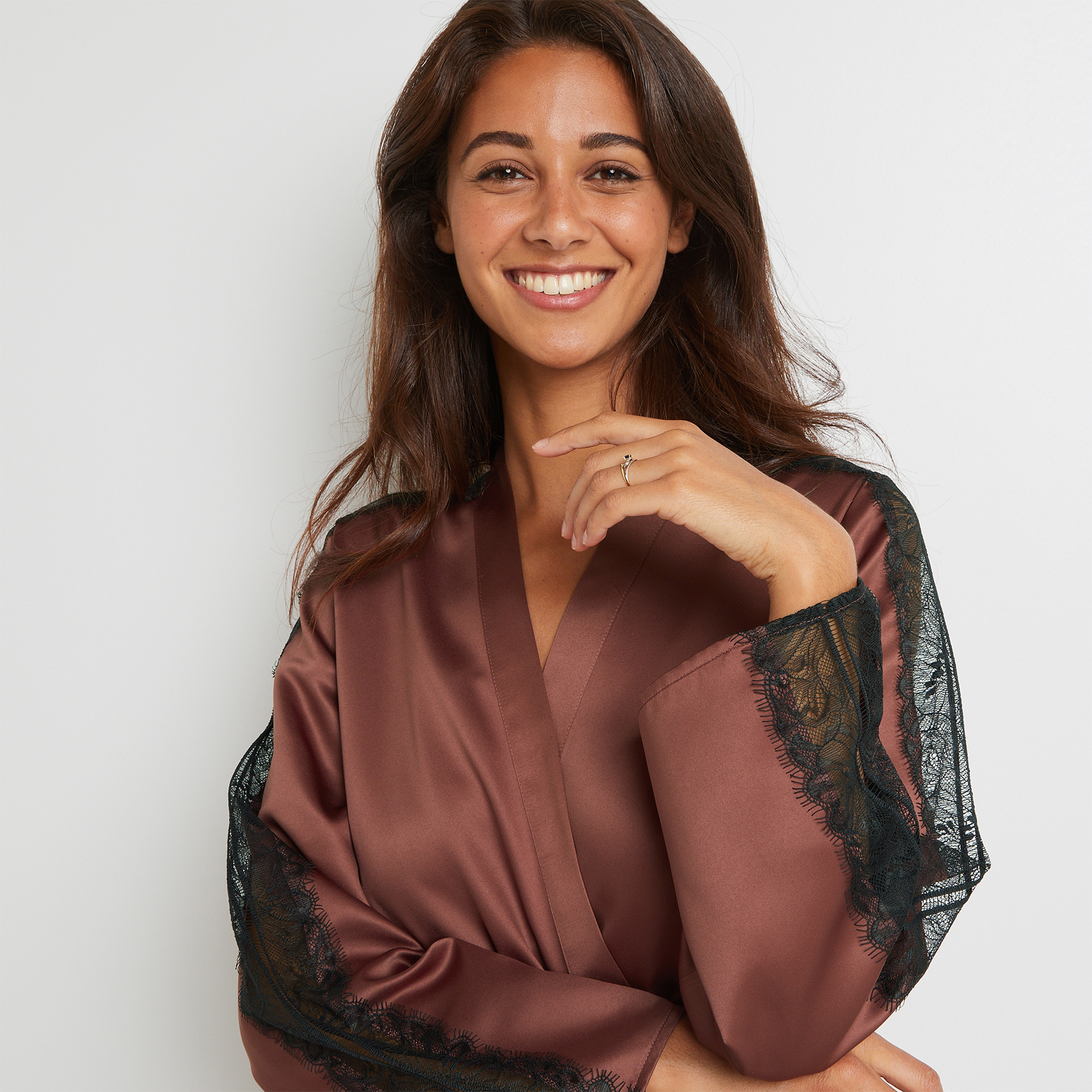 DESHABILLE SATIN NOIR/GRENAT