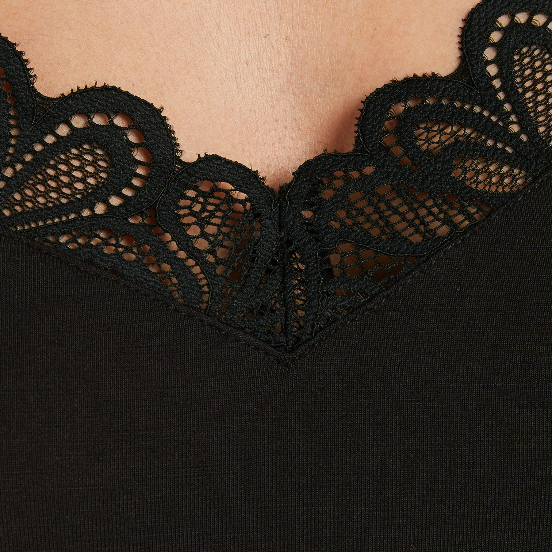 SYARA TOP NOIR