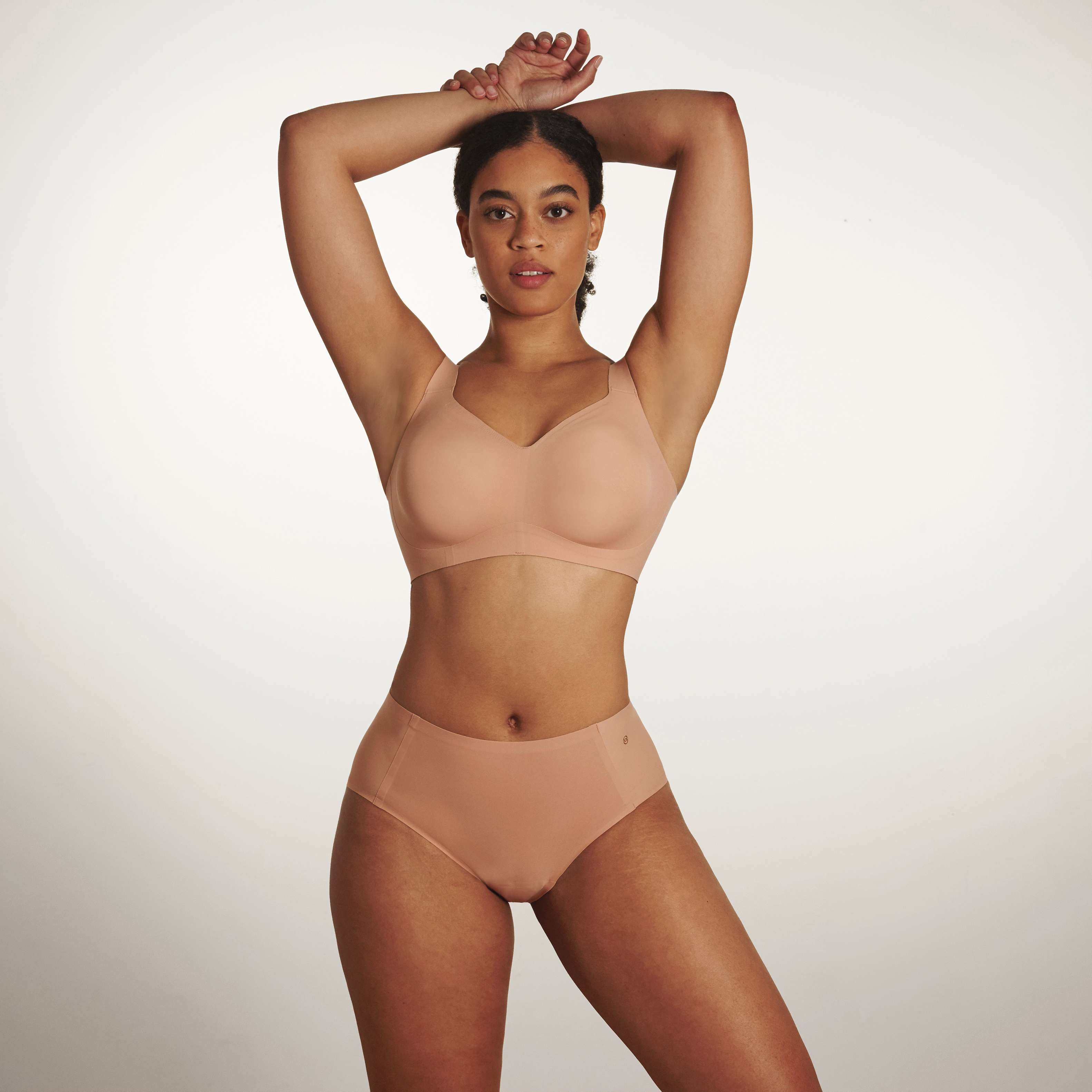 BEYOND BRASSIERE POUDRE