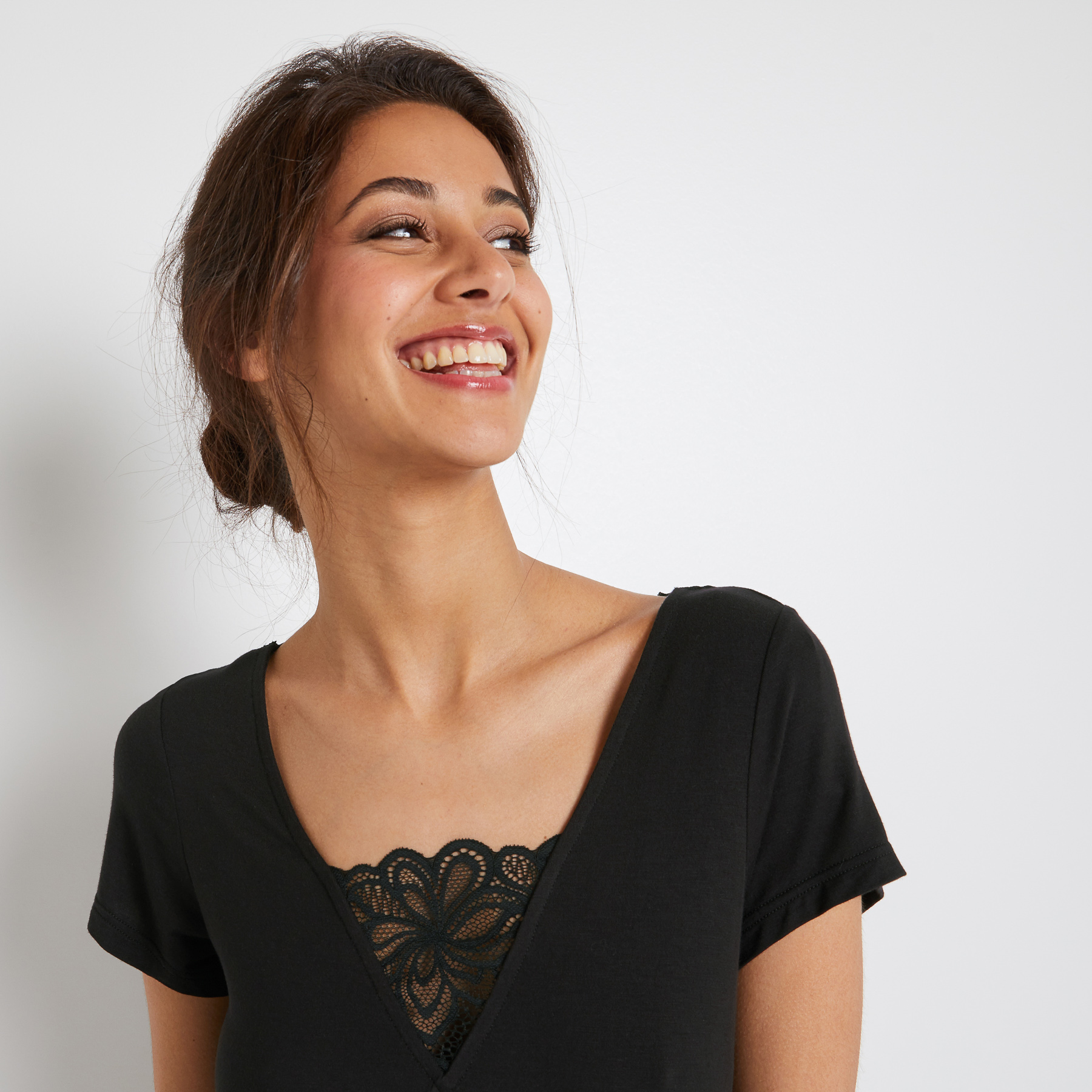 SYARA NUISETTE MANCHES COURTES NOIR