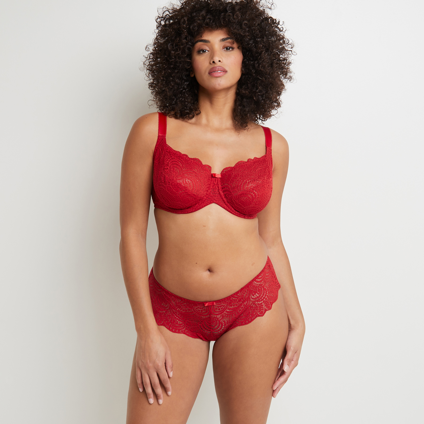 DENTELLE SHORTY STRING DENTELLE ROUGE