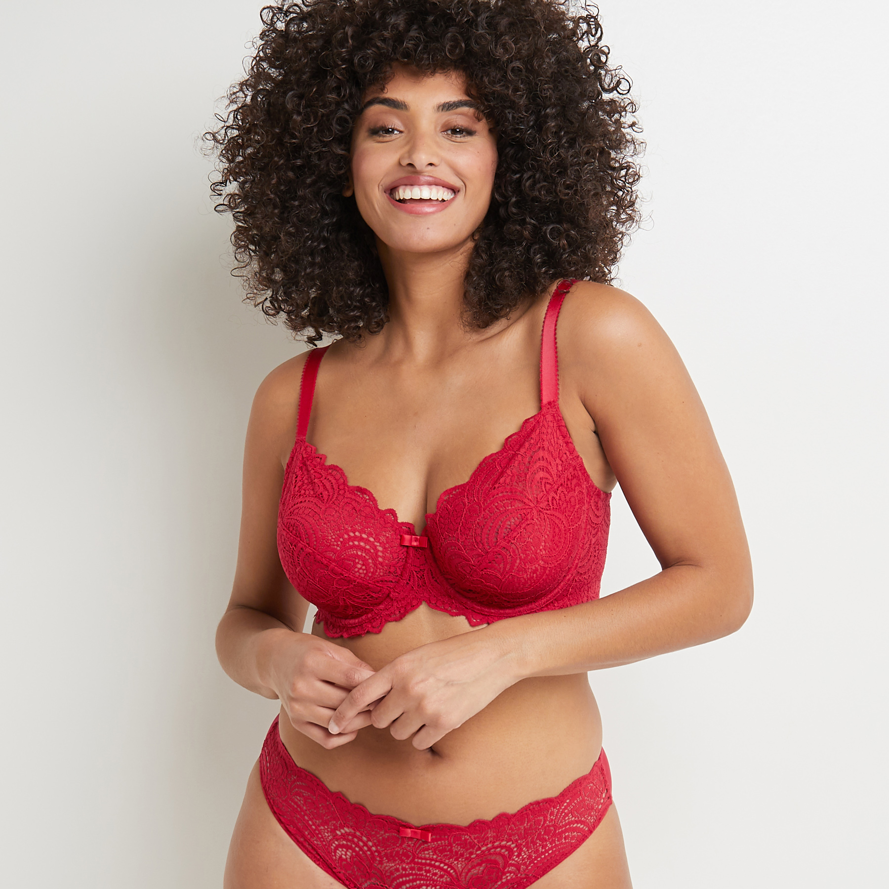 DENTELLE SOUTIEN-GORGE EMBOITANT ROUGE