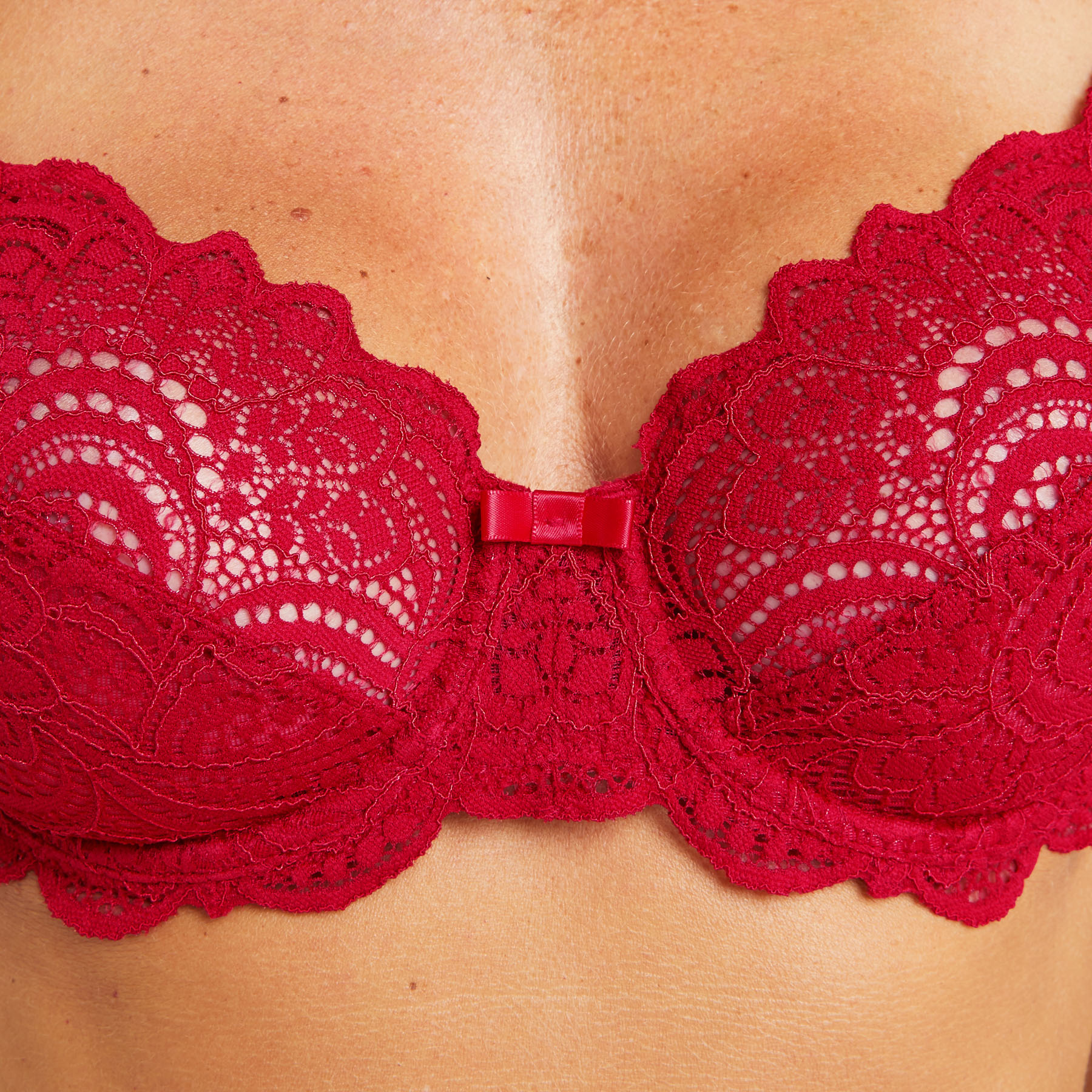 DENTELLE SOUTIEN-GORGE EMBOITANT ROUGE